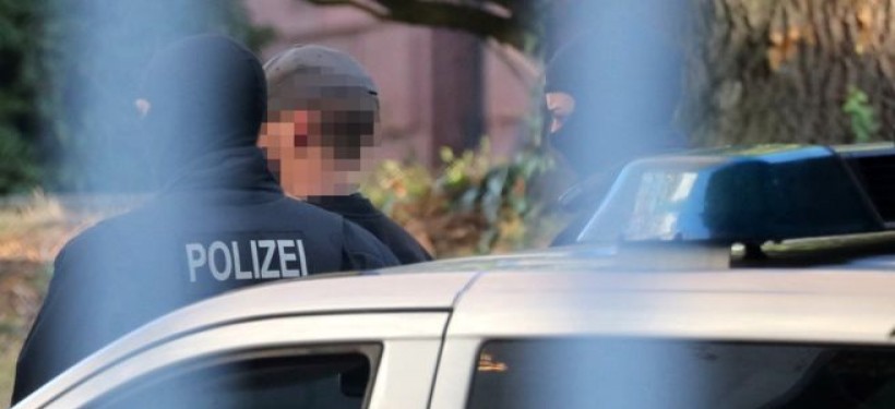 شىمكەنت پوليتسەيلەرى قالانى «ميگرانتتاردان» تازارتىپ جاتىر