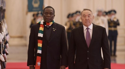 مەملەكەت باسشىسى زيمبابۆە پرەزيدەنتى ەممەرسون منانگاگۆامەن كەزدەستى 