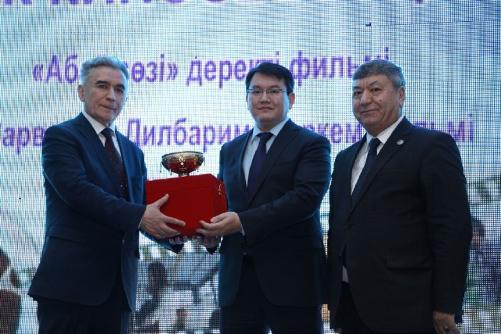 وزبەك كينوسىنىڭ كۇندەرى ءوتتى