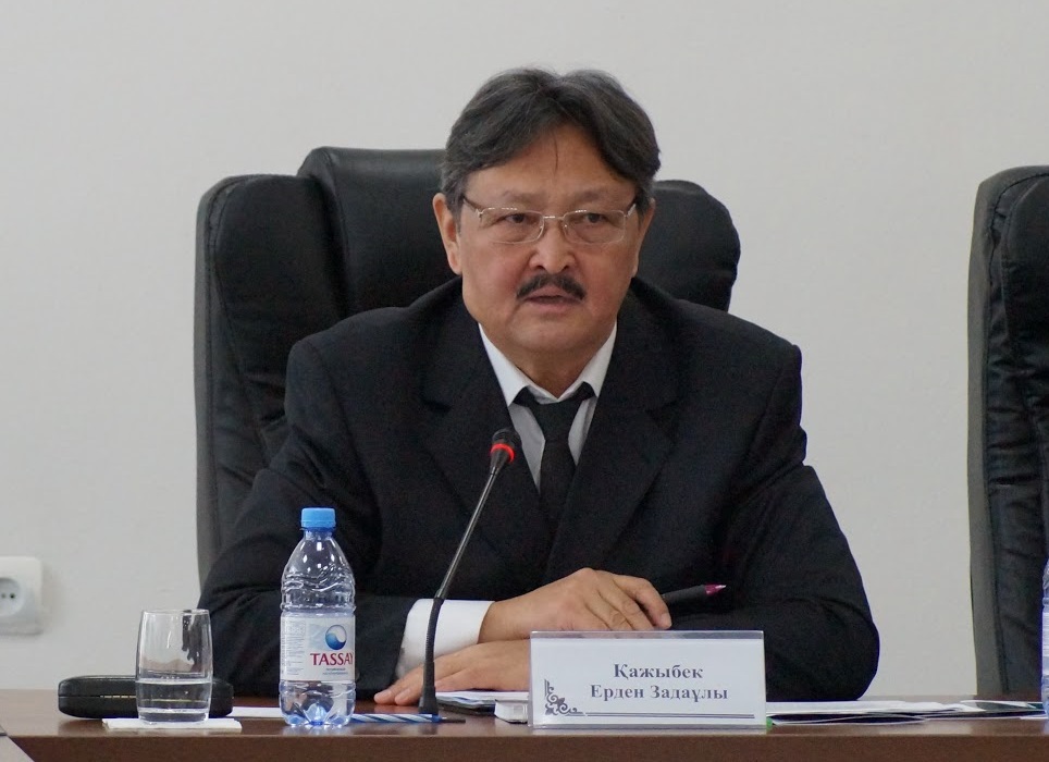 ەردەن قاجىبەك: جالپىحالىقتىق تالقىلاۋ قاجەت