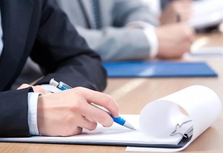 سولتۇستىك قازاقستاندا  اكىمشىلىك قىزمەتكەرلەرى پارا الۋعا بەيىم