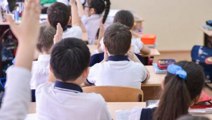 شىمكەنتتىڭ ورتالىق اۋداندارىنداعى بالالار ءالى كۇنگە دەيىن ءۇش اۋىسىمدى مەكتەپتە ءبىلىم الىپ ءجۇر