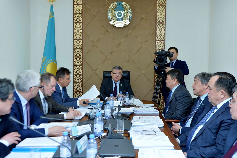 سەناتتا حالىقارالىق قۇجاتتار قارالدى