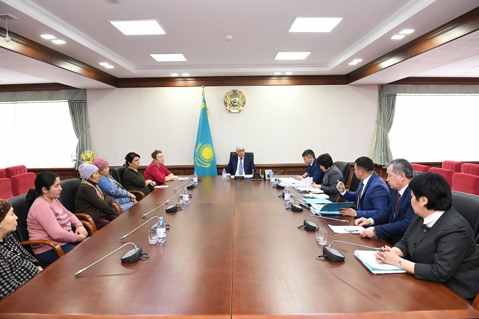 تالدىقورعاندا كوپ بالالى انالار باسپانا كەزەگىن كۇتىپ ءجۇر