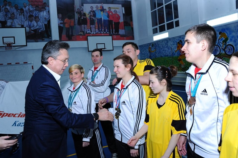 باقىت سۇلتانوۆ «قامقور» الەۋمەتتىك قىزمەت كورسەتۋ ورتالىعىندا بولدى