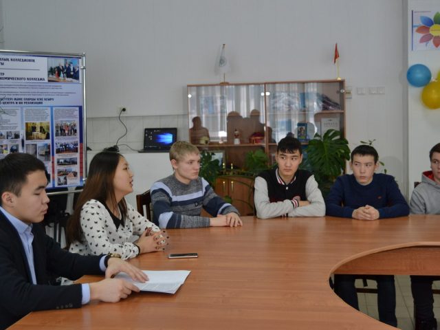 ابىلايحان قايروللاەۆ: جاستار جىلىندا ىرگەلى مىندەتتەر بەلگىلەپ وتىرمىز