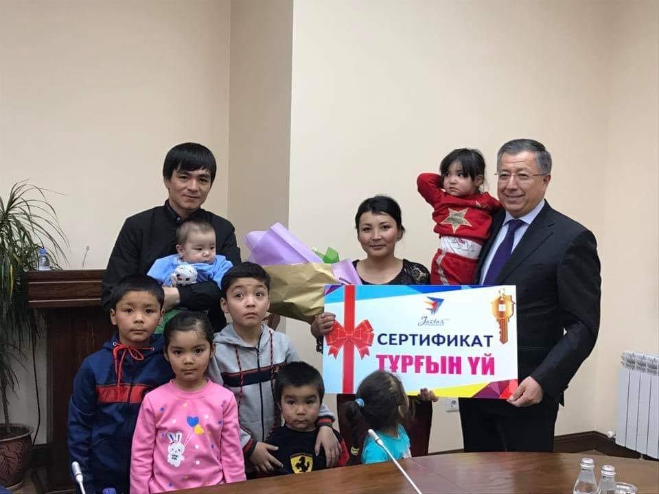 باتىر اناعا 4 بولمەلى ءۇي بەرىلدى