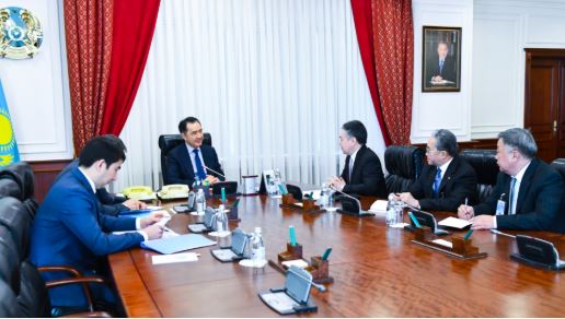 باقىتجان ساعىنتاەۆ قازاقستانداعى قىرعىزستان ەلشىسى جەەنبەك كۋلۋباەۆپەن كەزدەسۋ وتكىزدى