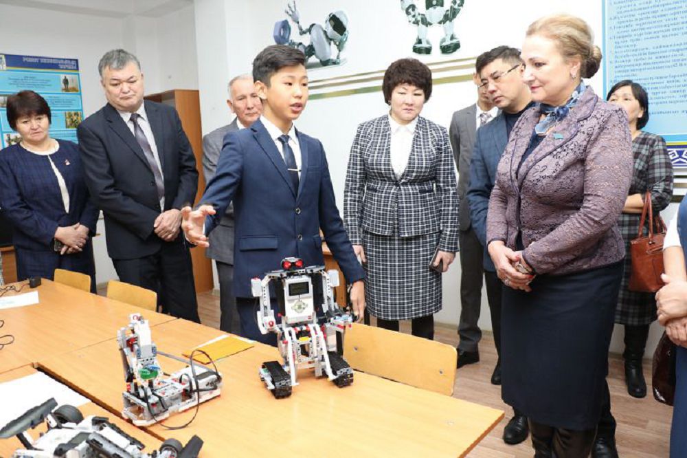 شالعاي اۋىلداعى شاعىن coworking وقۋشىلاردى روبوت قۇراستىرۋعا قۇلشىندىرادى