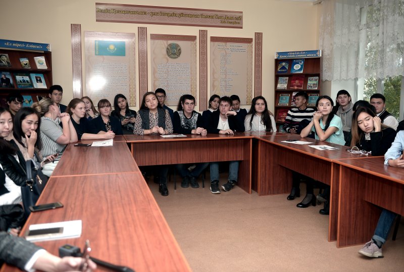 مەكتەپتەگى جىر كەشى