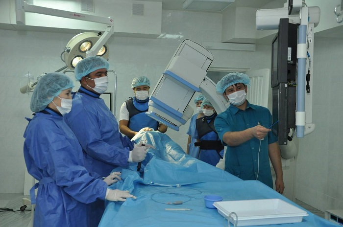 شىمكەنتتىك كارديولوگتار جۇرەككە وتا جاساۋدا كوش باستاپ تۇر