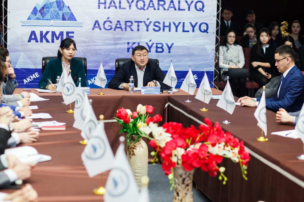 سەمەي جاستارى حالىقارالىق «اكمە» كلۋبىندا وي ءبولىستى