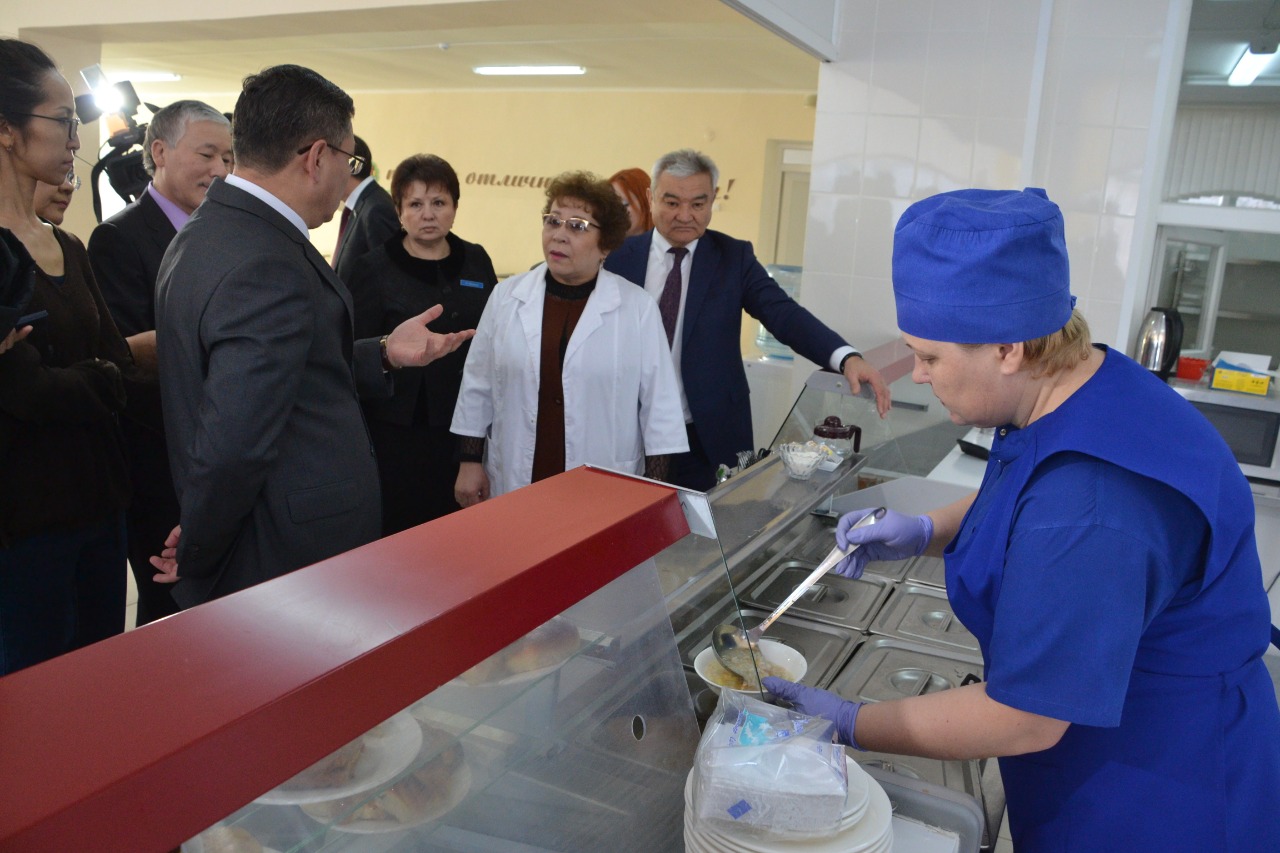 سەمەيدەگى مەكتەپتەردىڭ اسحانالارى تەكسەرىستەن ءوتتى