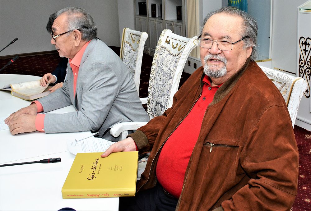 تريلوگيانىڭ تۇساۋكەسەرى