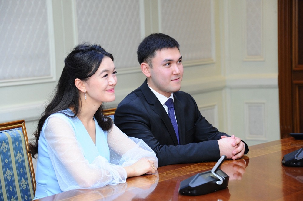 نۇرسۇلتان نازارباەۆ استانالىق جاس جۇبايلاردى نەكە قيۋ راسىمىمەن قۇتتىقتادى