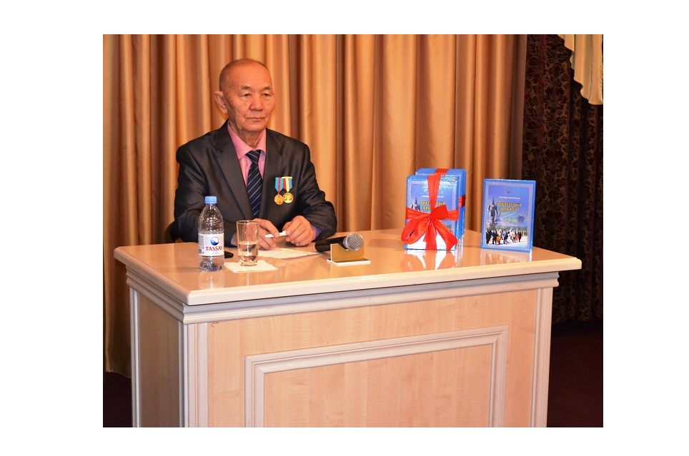 اباي مۋزەيىندە «ونەگەلى ءومىر ورنەكتەرى» كىتابىنىڭ تۇاۋكەسەرى ءوتتى