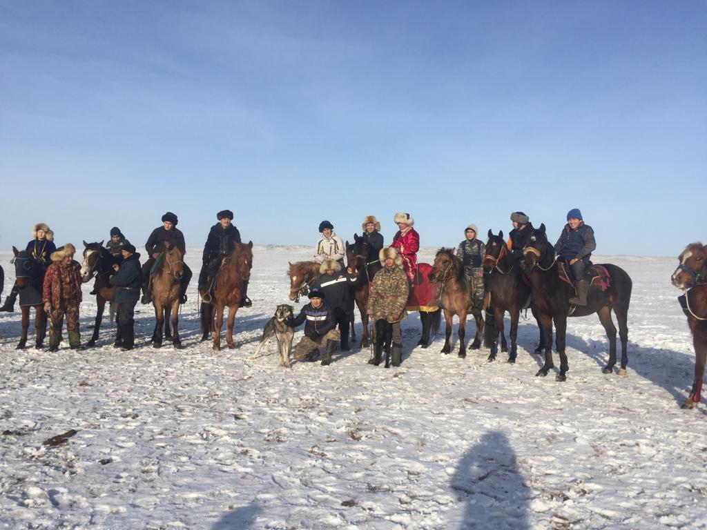 باياناۋىلدىڭ قىزىلتاۋ اۋىلىندا  كوكپارشىلار تۇرادى