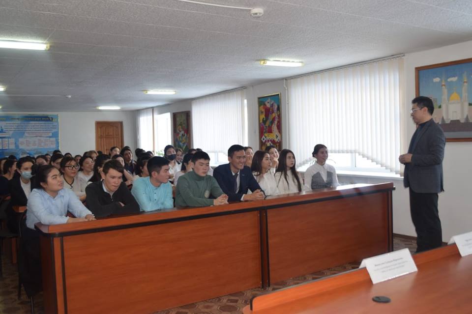 كوللەدج ستۋدەنتتەرى كاسىپ اشۋ سىرلارىن ۇيرەندى