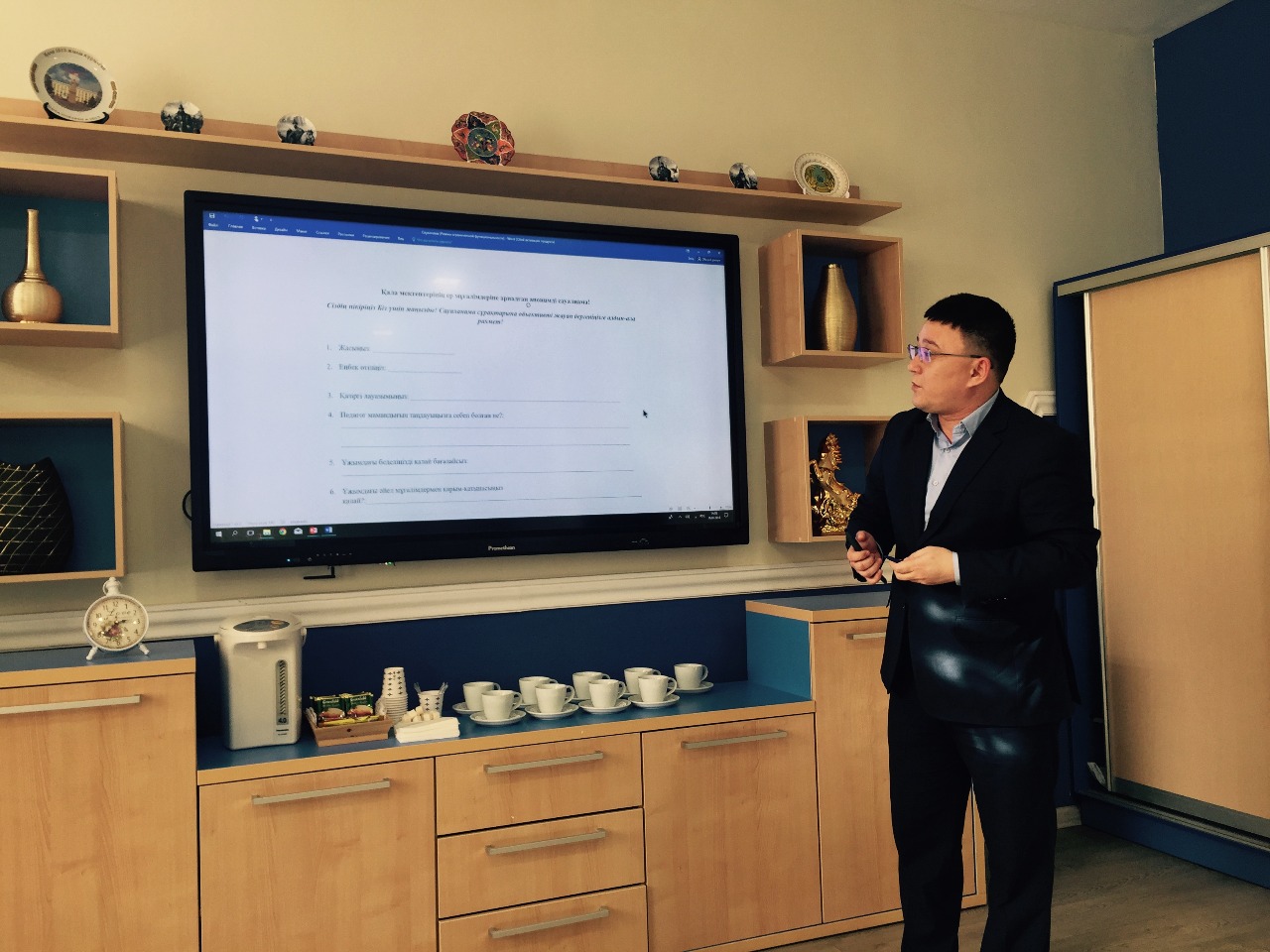 ج.ومار: وسكەمەندە ەر مۇعالىمدەرگە پاتەر بەرۋگە دايىنبىز