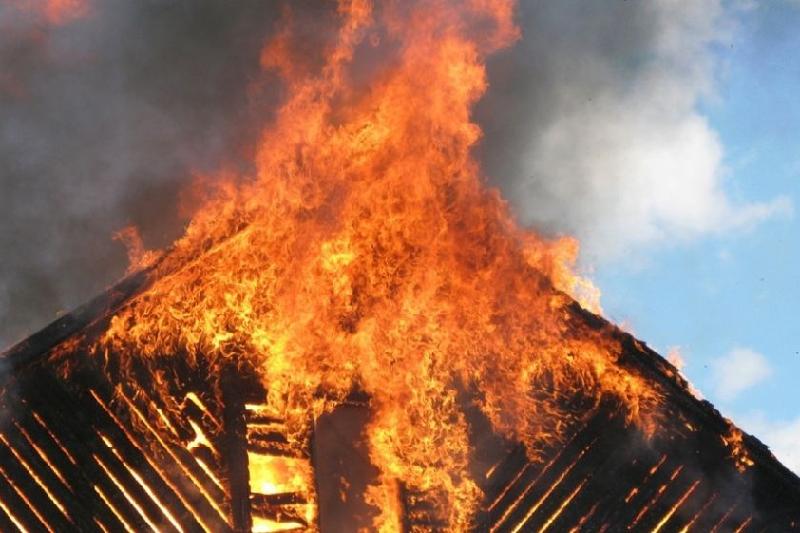 استانادا بەس بىردەي بالاسىنان ايىرىلعان وتباسى باسپانا كەزەگىنە تۇرماعان 