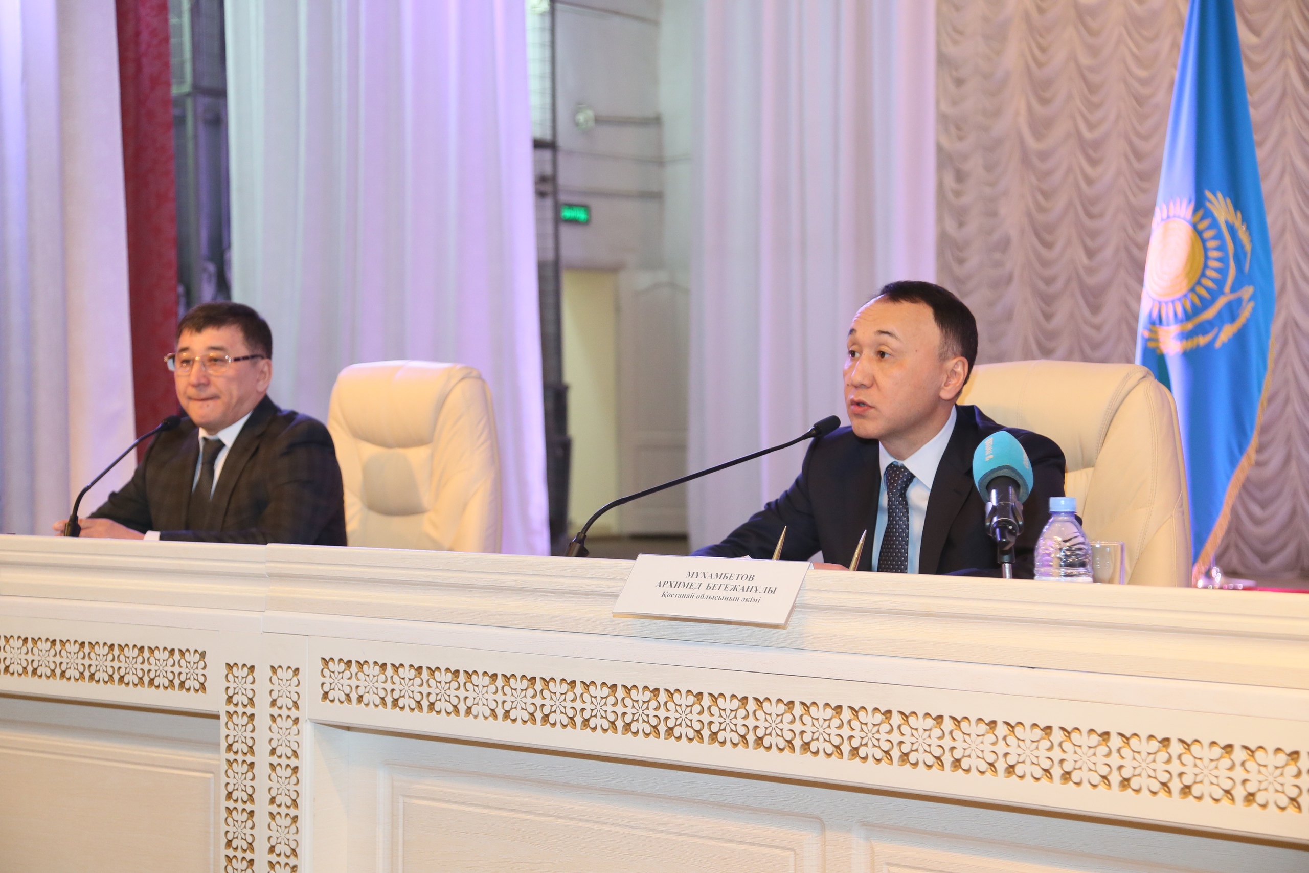 ەكونوميكا تەتىكتەرىنەن باستاپ, تىرلىكتىڭ ۇساق-تۇيەگىنە دەيىن قامتىلدى