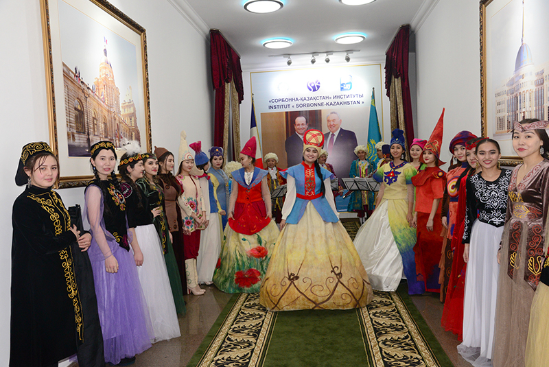 «وي-پىكىرلەر ءتۇنى» ستۋدەنتتەر فرانتسۋز تىلىندە اقپارات الماستى