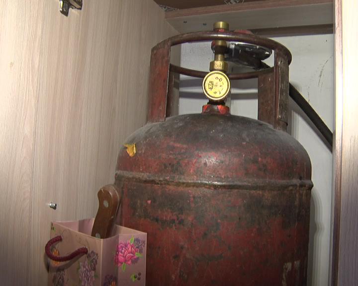 پاۆلوداردا 9 قاباتتى تۇرعىن ۇيلەردە تۇراتىن 130 تۇرعىن گاز باللوندارىن  پايدالانادى