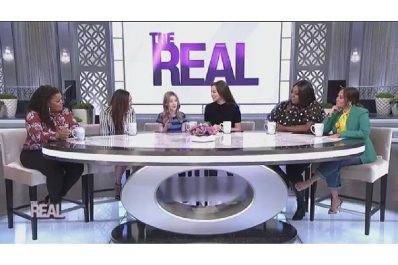 دانەليا تولەشوۆا The Real شوۋىنىڭ جۇرگىزۋشىلەرىن تاڭعالدىردى