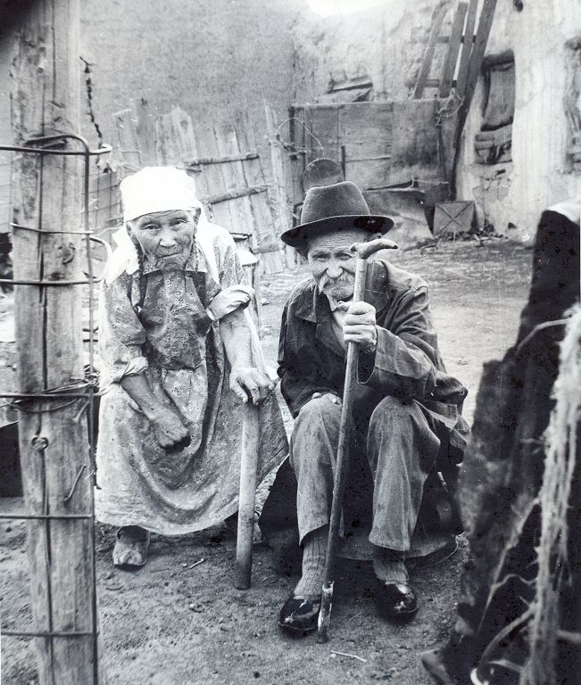 قاسىرەت شەككەن قاريالار