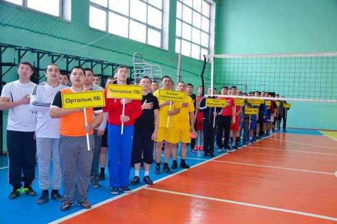 قاراعاندىدا پوليتسيانىڭ 200 قىزمەتكەرى ۆولەيبول وينادى