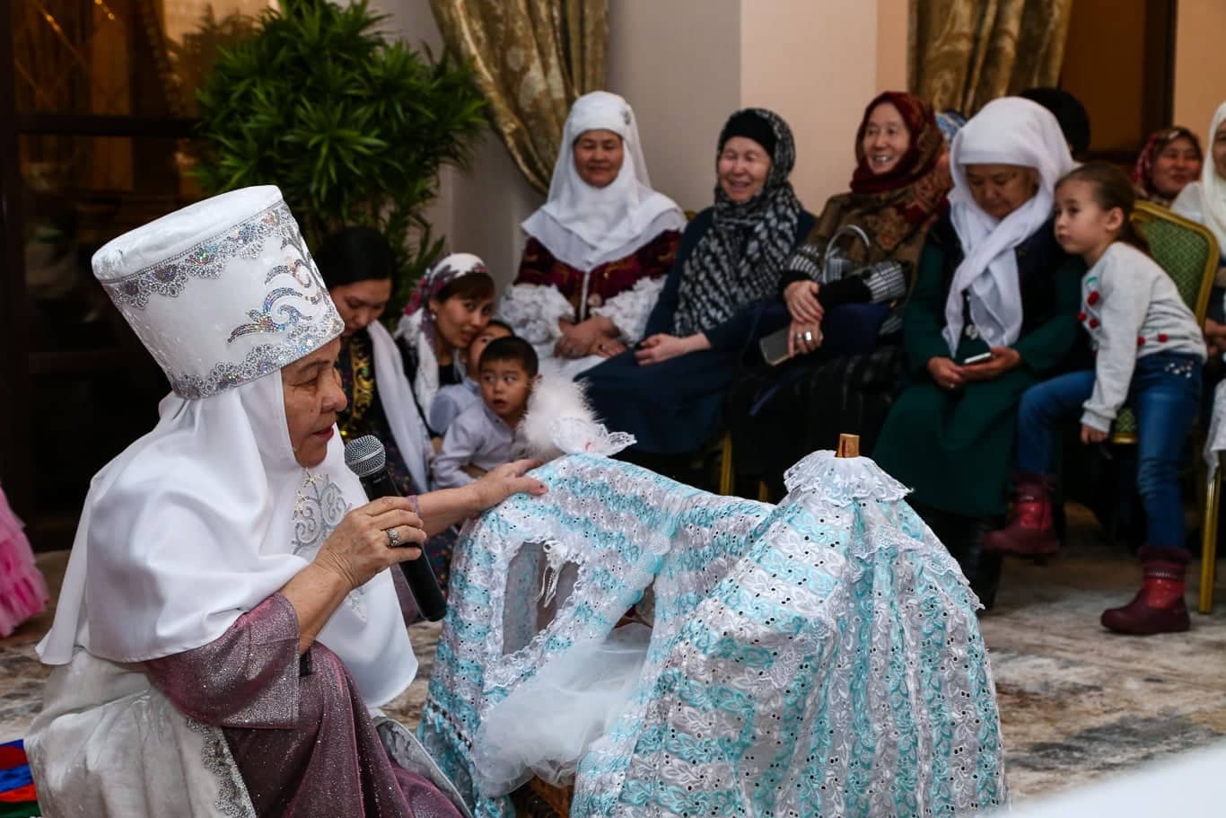 قىزدار بەسىك جىرىن ايتۋدان جارىسقا ءتۇستى