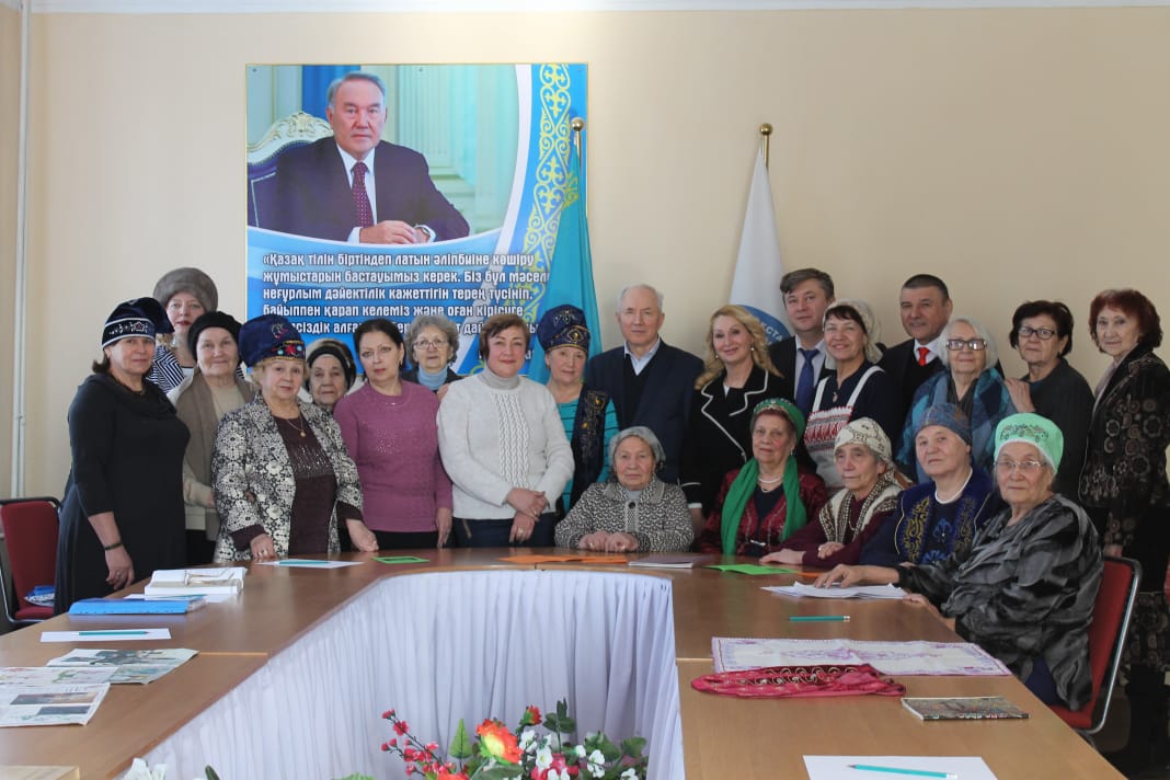 سەمەيدە تاتار حالقى  «ساماۆىر يانىندا» باس قوستى