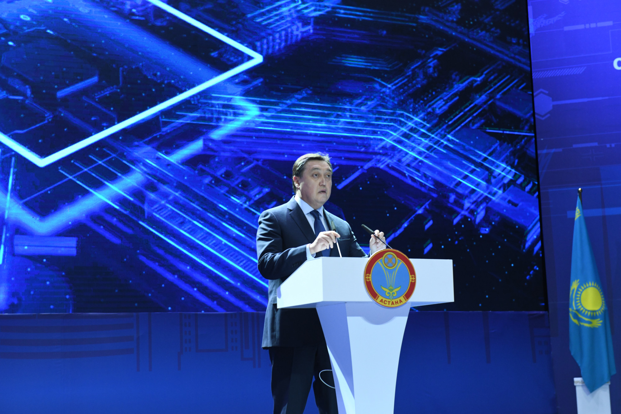 اسقار مامين: ۇكىمەت استانانىڭ دامۋىنداعى وزەكتى ماسەلەلەردى شەشۋدە ىقپال ەتەدى