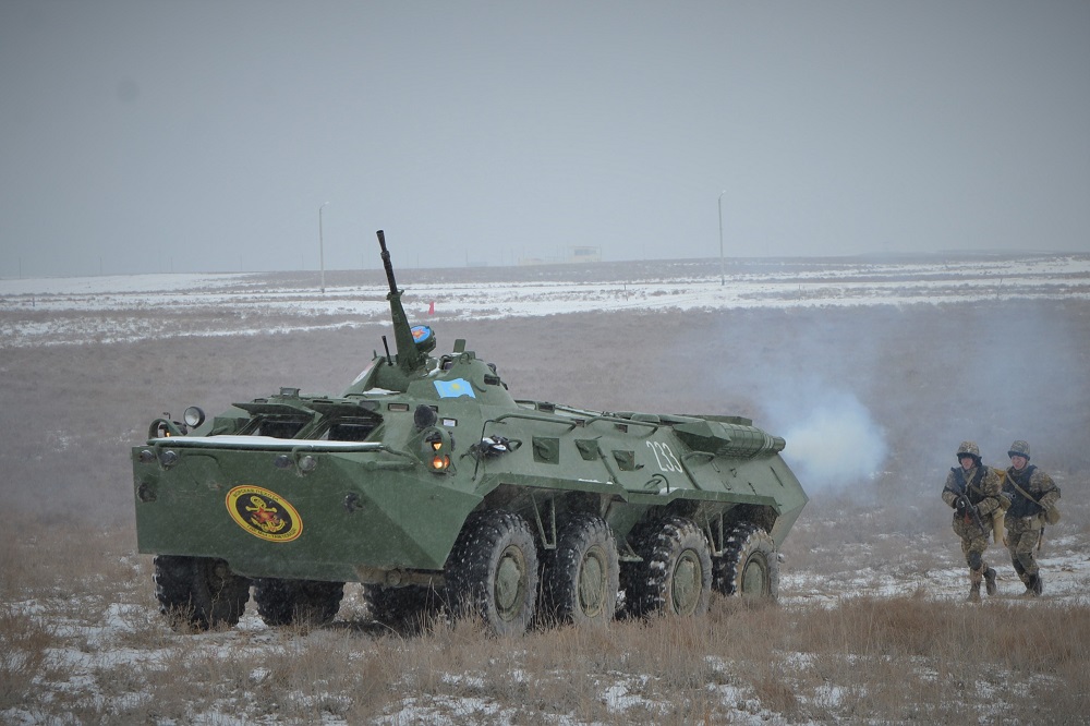 «باتىس» وڭىرلىك قولباسشىلىعى اسكەري بولىمدەرىندە جاۋىنگەرلىك اتىستار ءوتتى