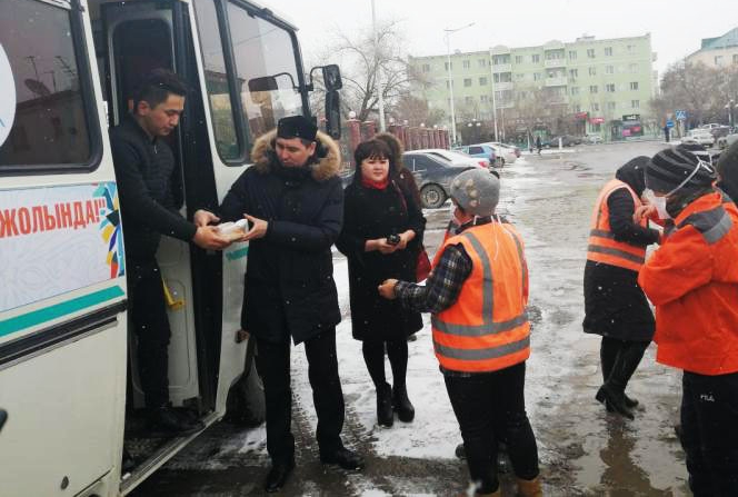 قىزىلوردالىق جاستار ەكى جۇزگە جۋىق ادامدى تەگىن تاماقتاندىردى