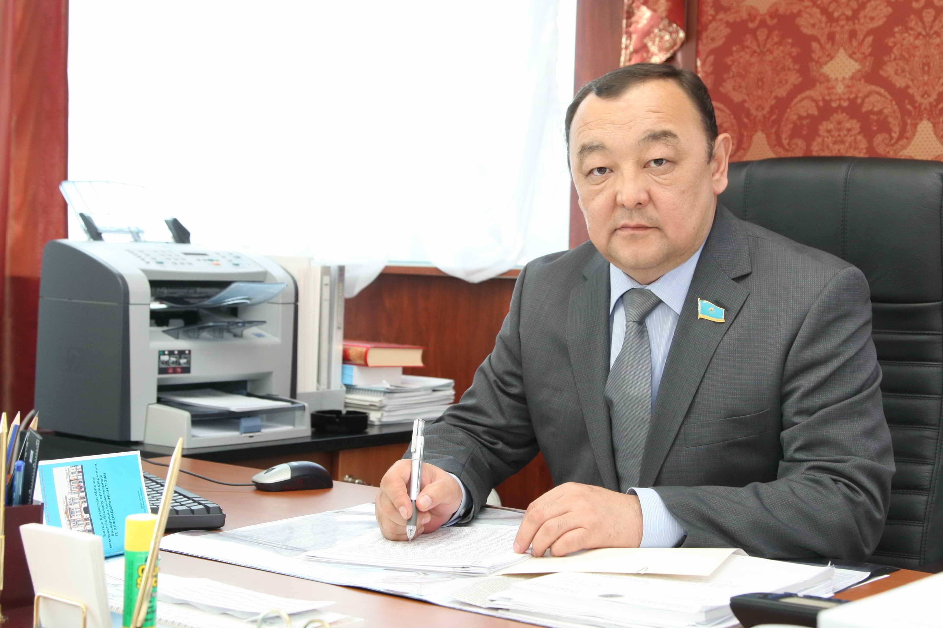 اۋىل جولدارىنا اقشا كەرەك - سەناتور باتىس قازاقستانداعى جولدارعا قارجى سۇرادى