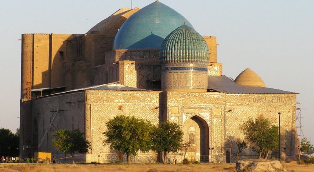 سەنات دەپۋتاتى ءال-فارابي ماۆزولەيىنىڭ قۇرىلىسىن اياقتاۋ كەرەك ەكەنىن ايتتى