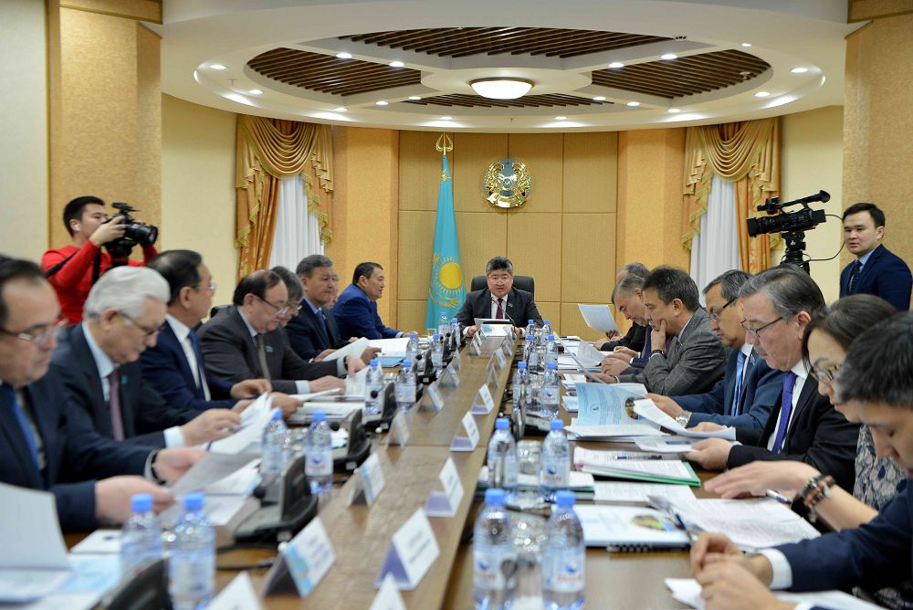 سەناتتا ۆەتەرينارلىق قاۋىپسىزدىك ماسەلەلەرى تالقىلاندى