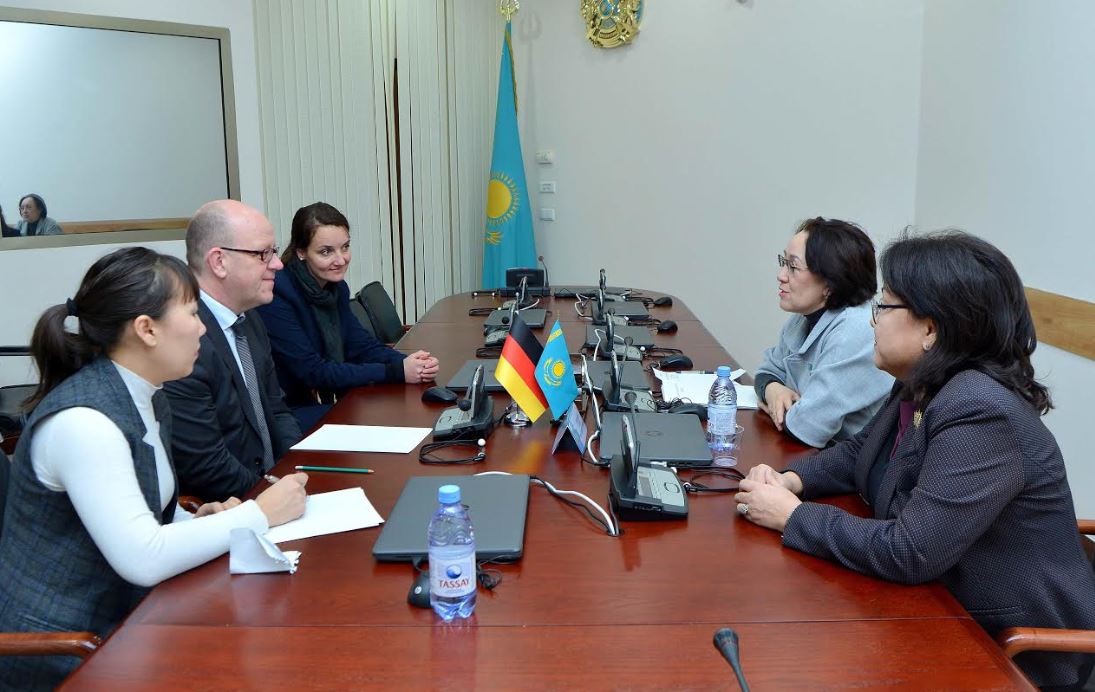 سەناتور س.ايتپاەۆا گەرمانيادان كەلگەن دەلەگاتسيامەن كەزدەستى