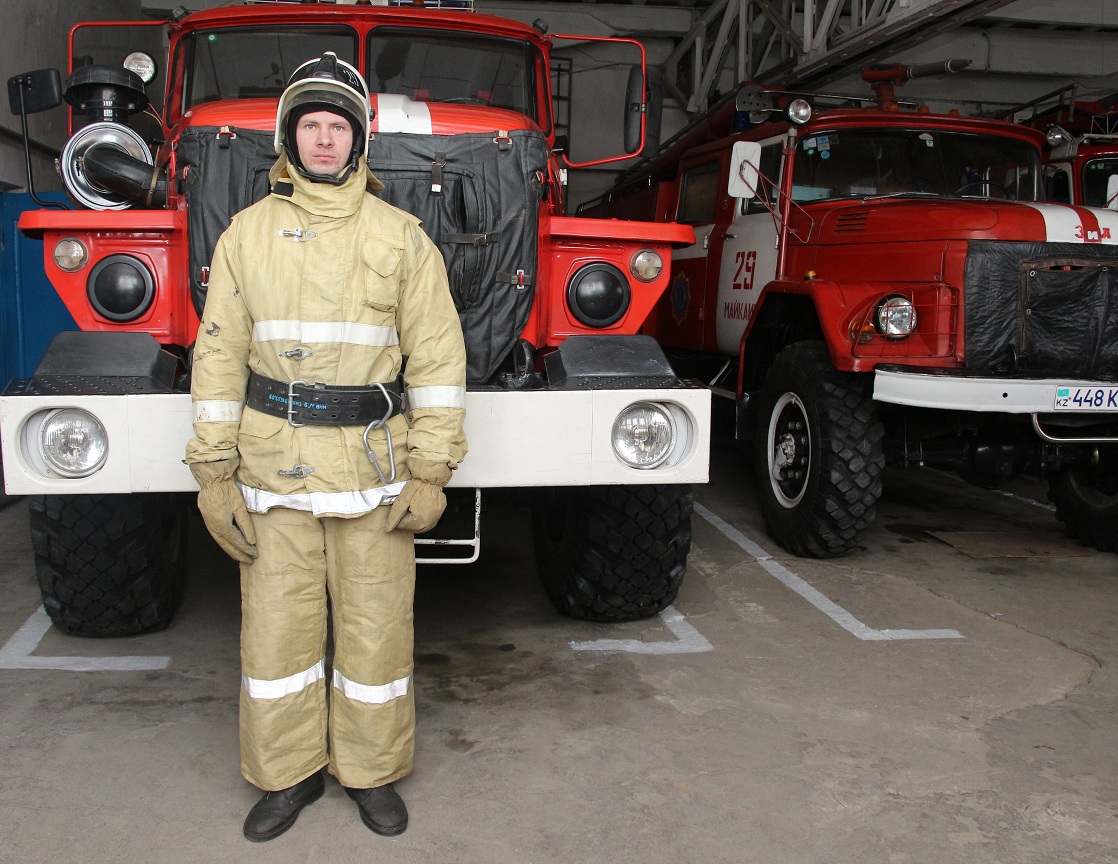 مايقايىڭ كەنتىندە ءورت سوندىرۋشىلەر گاز تولى باللونداردى الىپ شىقتى