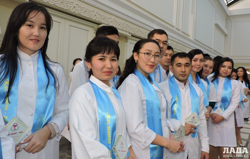 جاس پەدياتر دارىگەرلەردىڭ ءىى باسقوسۋى وتەدى