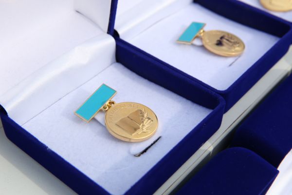 «التىن بەلگى» يەگەرلەرىن پەداگوگيكالىق جوو-لارعا ەمتيحانسىز قابىلداۋ ۇسىنىلدى