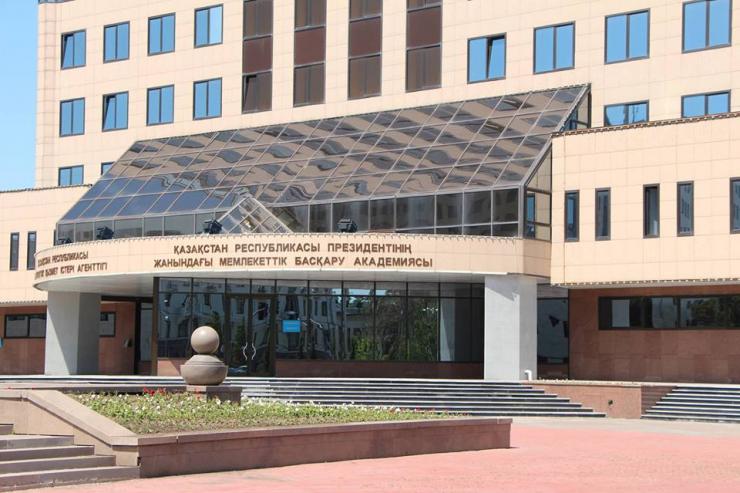 استانادا «جاڭا ۇلگىدەگى مەملەكەتتىك اپپاراتتى قالىپتاستىرۋ» ماسەلەلەرى تالقىلانىپ جاتىر