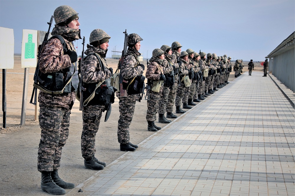 قارۋلى كۇشتەر ۇزدىك مەرگەن باتالونىن انىقتاپ جاتىر