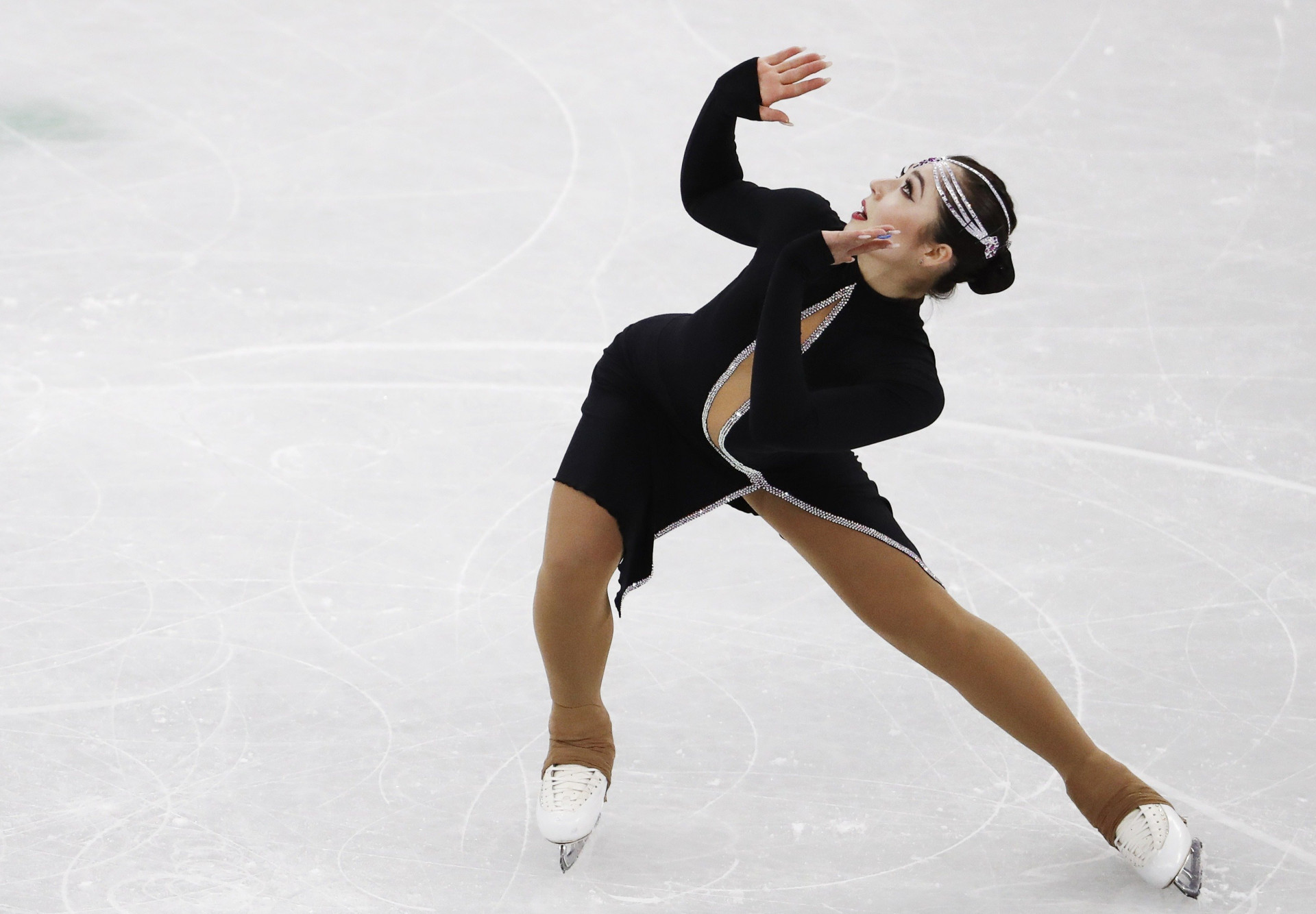 ايزا مامبەكوۆا - مانەرلەپ سىرعاناۋدان ءۇشىنشى قىسقى ويىنداردىڭ جەڭىمپازى