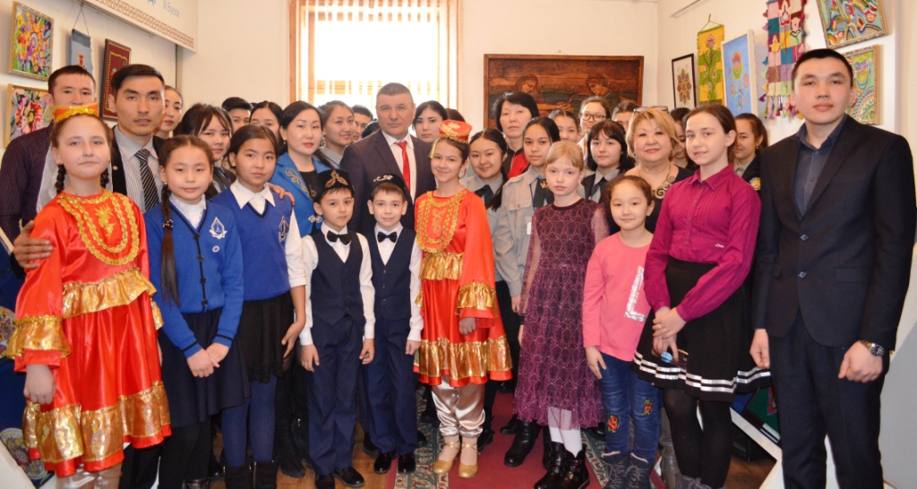 سەمەيدە «قازاقستان - ءبىزدىڭ ورتاق ءۇيىمىز» اتتى كورمە اشىلدى