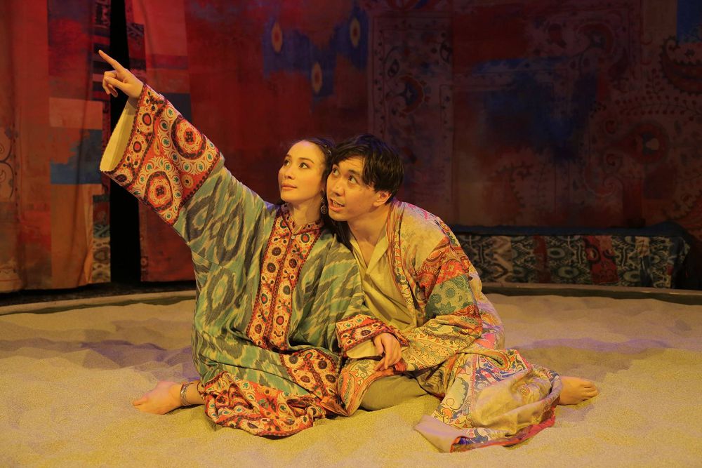 «ءلايلى-ءماجنۇن» ساحنا تىلىندە سويلەدى