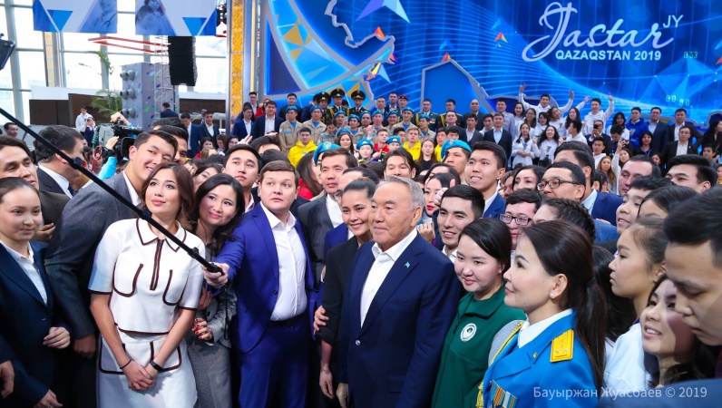 ەرىكتىلەرگە – ەرەكشە كوزقاراس