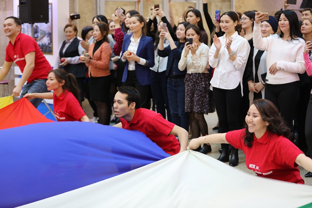 «قتج» ۇك» وتكىزگەن فلەشموبقا 200 قىزمەتكەر قاتىستى