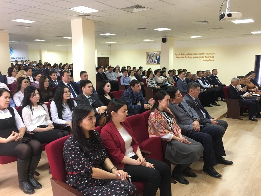 قارجى مينيسترلىگىنىڭ ادەپ جونىندەگى ۋاكىلى ماڭعىستاۋدا كەزدەسۋ وتكىزدى